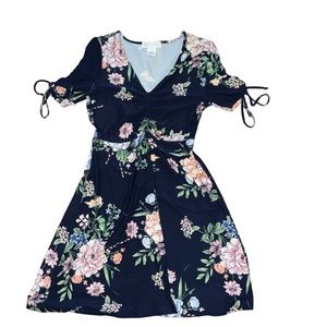 Dress w/ rouched sleeves